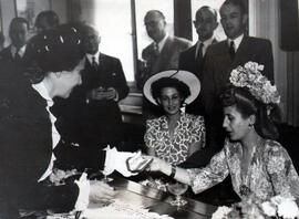 Colección fotográfica Benito Llambí- Eva Perón en Suiza